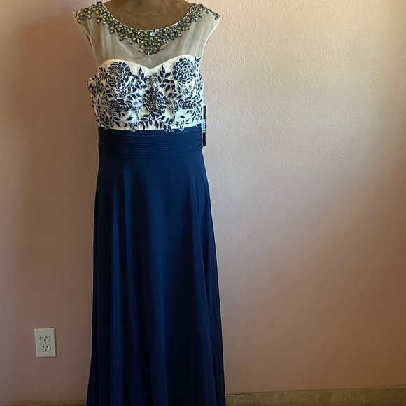 DECODE 1.8 Chic Navy and Cream Embellished Prom Dress - Picture 1 of 16
